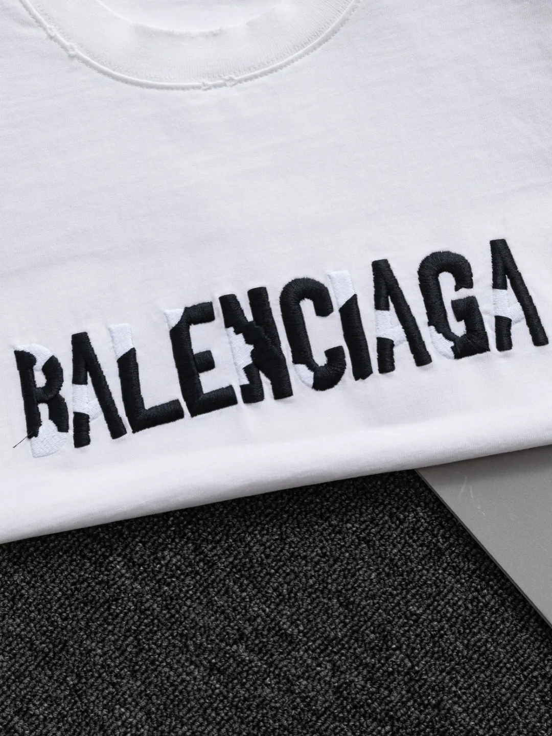 P100✨🔥 [BALENCIAGA] 2026FW short-sleeved T-shirt Premium 26s double yarn 300g fabric embroidery fraying process Color: Black White Red Size: S M L XL 2XL
